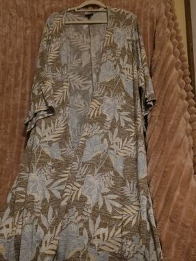 torrid Beige and Light Blue Floral Kimono